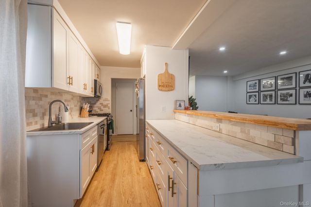 209-25 18th Avenue 3F, Bayside, NY 11360