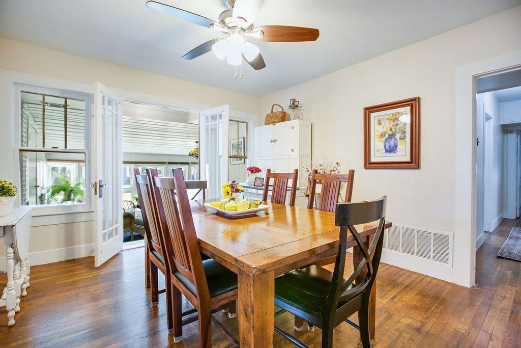 Image 11 of property listing at 721 W Washington Dr, San Angelo, TX 76903