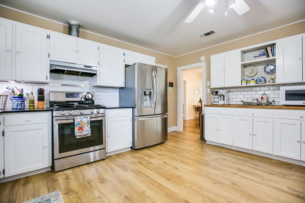 Image 19 of property listing at 721 W Washington Dr, San Angelo, TX 76903