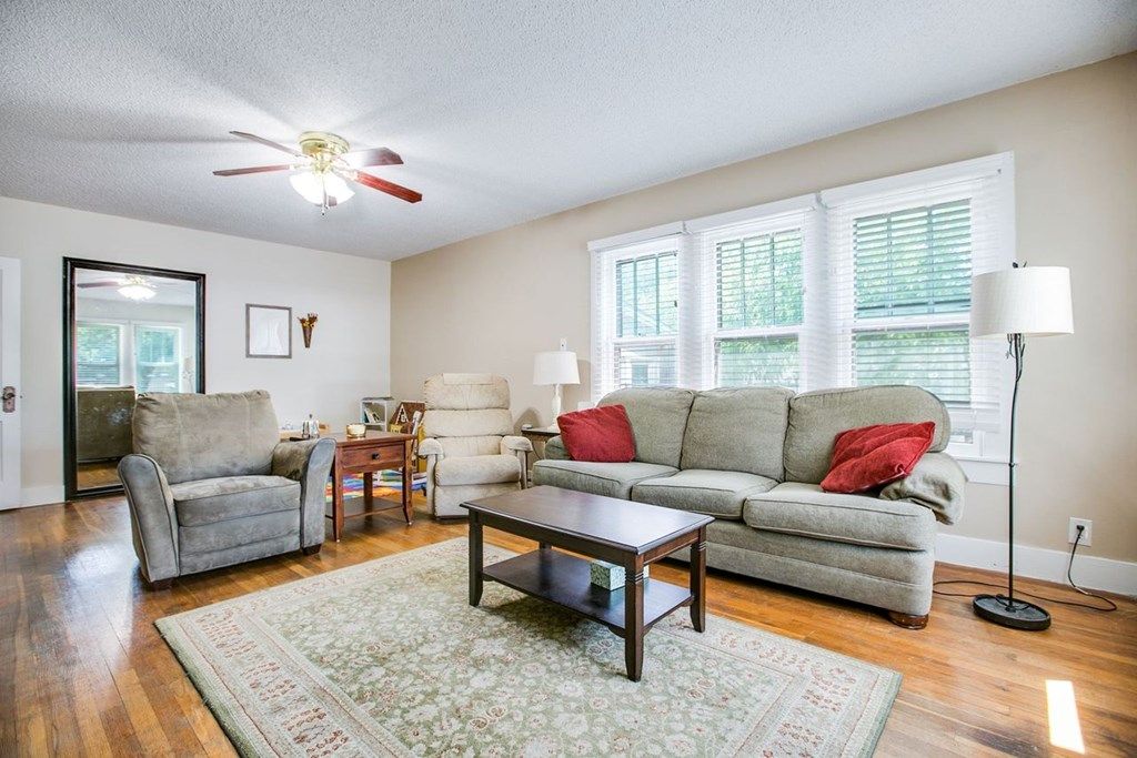 Image 27 of property listing at 721 W Washington Dr, San Angelo, TX 76903