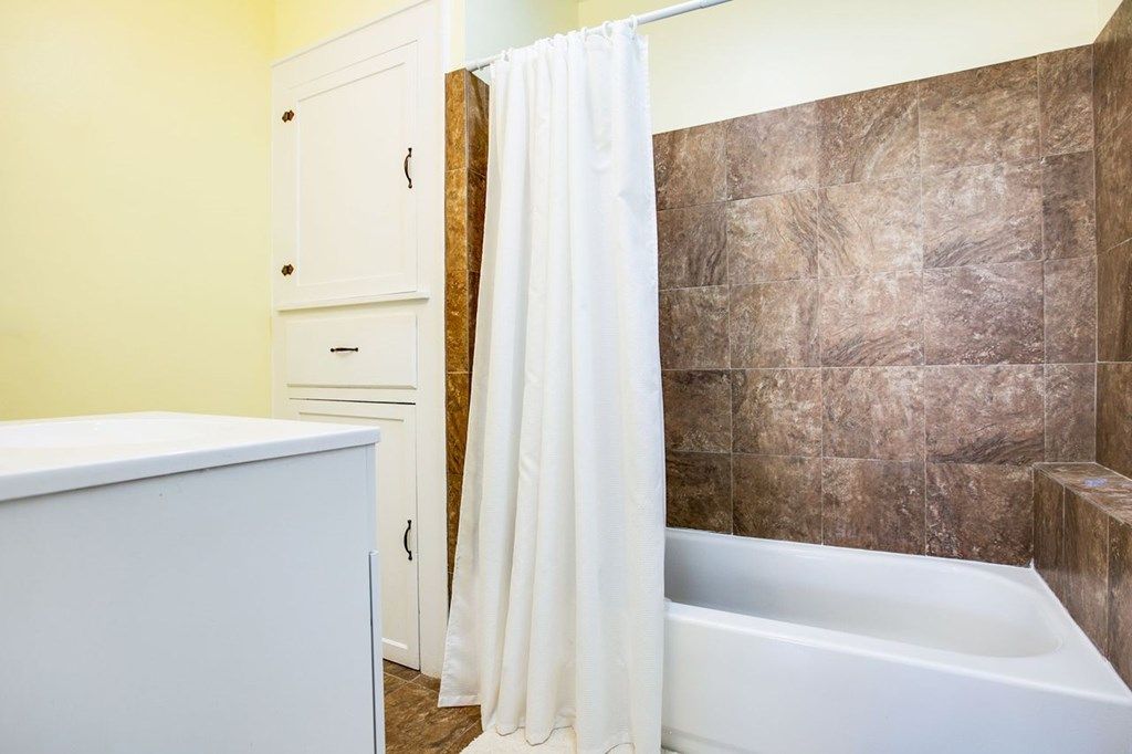 Image 33 of property listing at 721 W Washington Dr, San Angelo, TX 76903