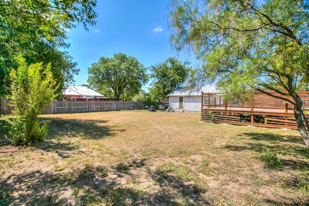 Image 36 of property listing at 721 W Washington Dr, San Angelo, TX 76903