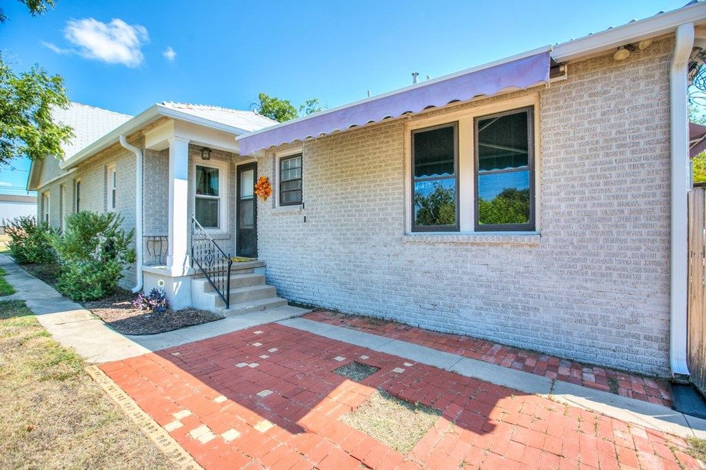 Image 41 of property listing at 721 W Washington Dr, San Angelo, TX 76903