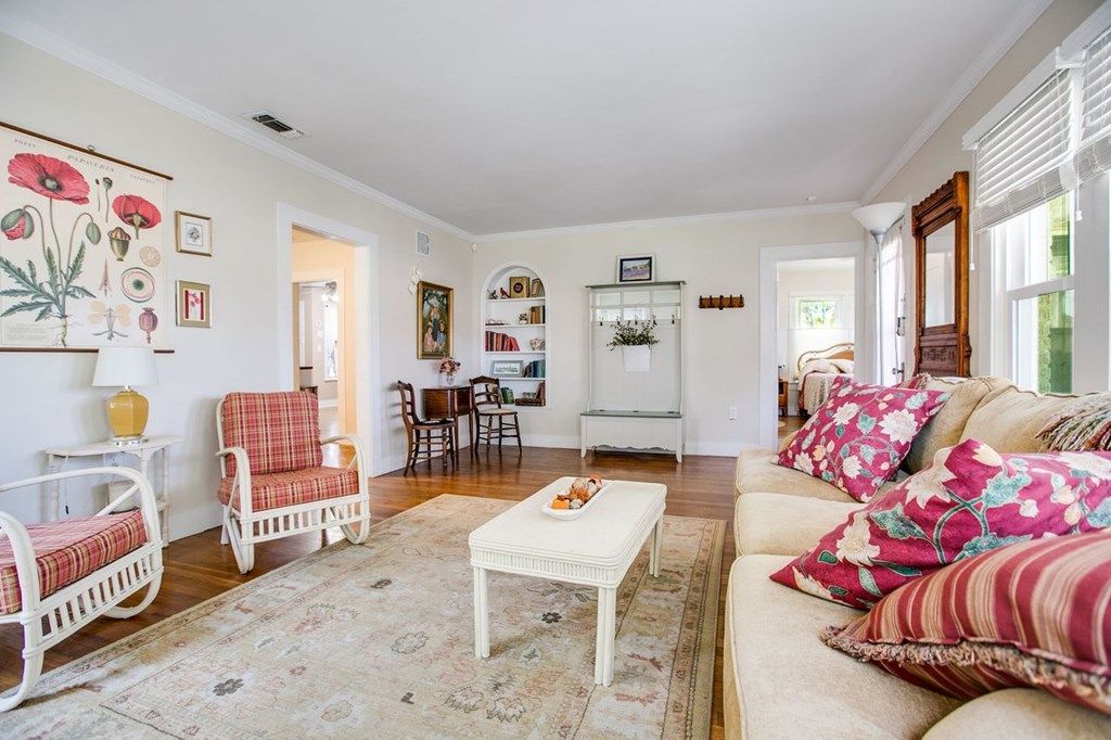 Image 8 of property listing at 721 W Washington Dr, San Angelo, TX 76903