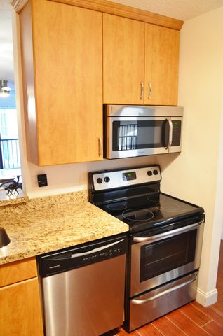 5370 Las Verdes Circle 221, Delray Beach, FL 33484