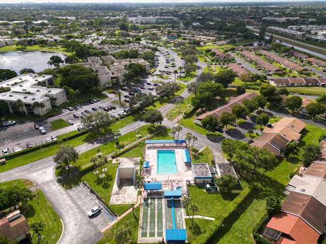 5370 Las Verdes Circle 221, Delray Beach, FL 33484