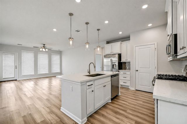 301 Banyon DR, Liberty Hill, TX 78642