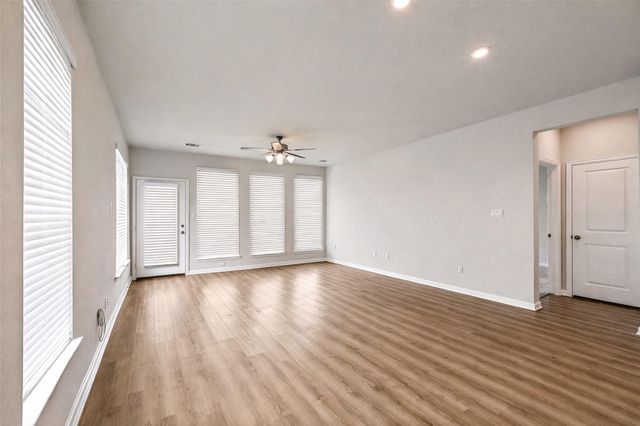 301 Banyon DR, Liberty Hill, TX 78642