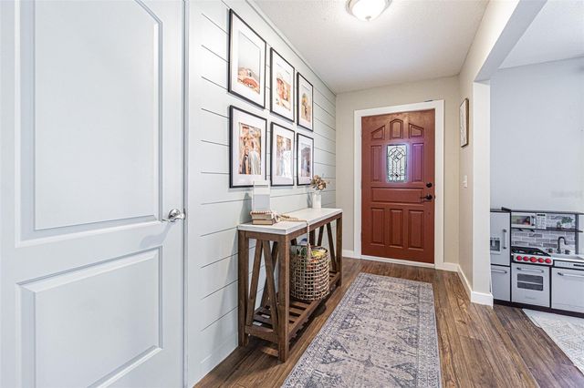 1107 OAKRIDGE MANOR DRIVE, Brandon, FL 33511