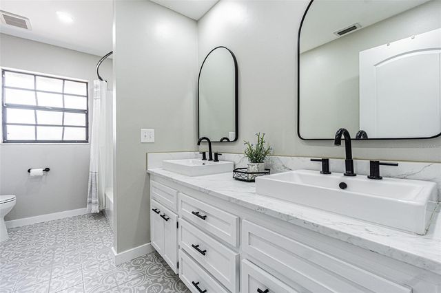 1107 OAKRIDGE MANOR DRIVE, Brandon, FL 33511