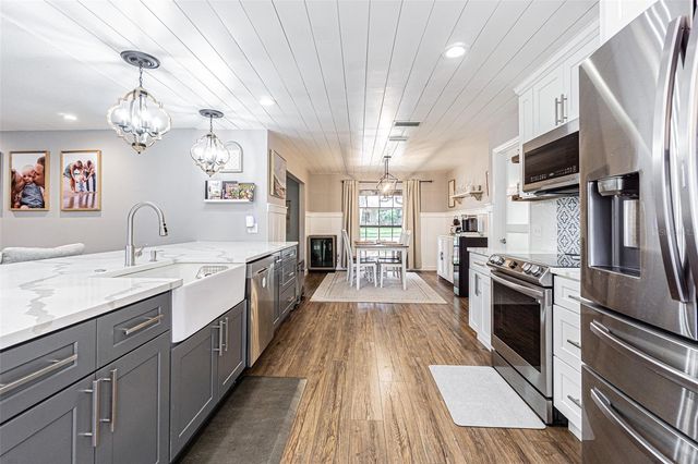 1107 OAKRIDGE MANOR DRIVE, Brandon, FL 33511