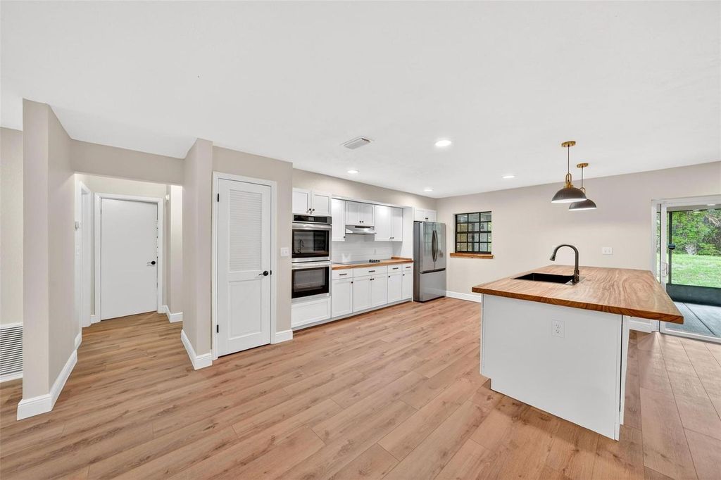 Image 12 of property listing at 2200 RETREAT ROAD, Geneva, FL 32732