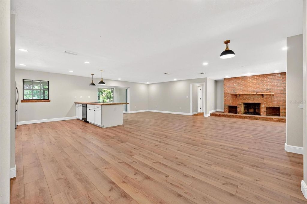 Image 20 of property listing at 2200 RETREAT ROAD, Geneva, FL 32732