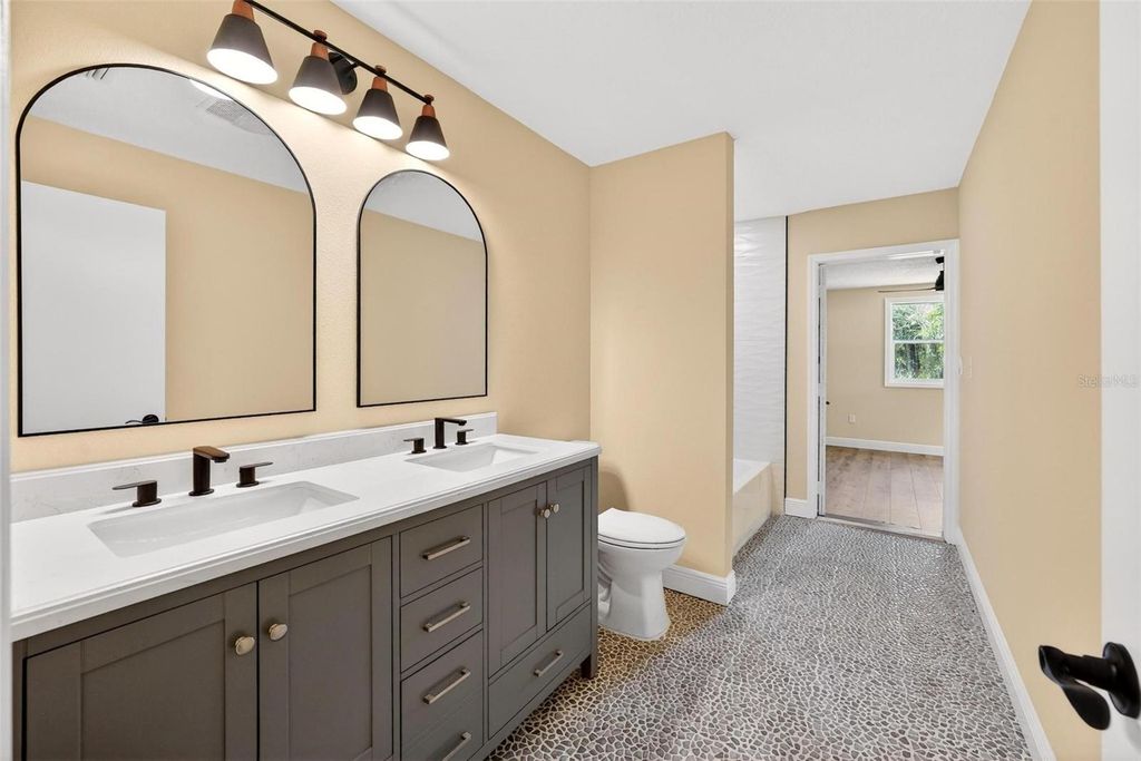 Image 23 of property listing at 2200 RETREAT ROAD, Geneva, FL 32732