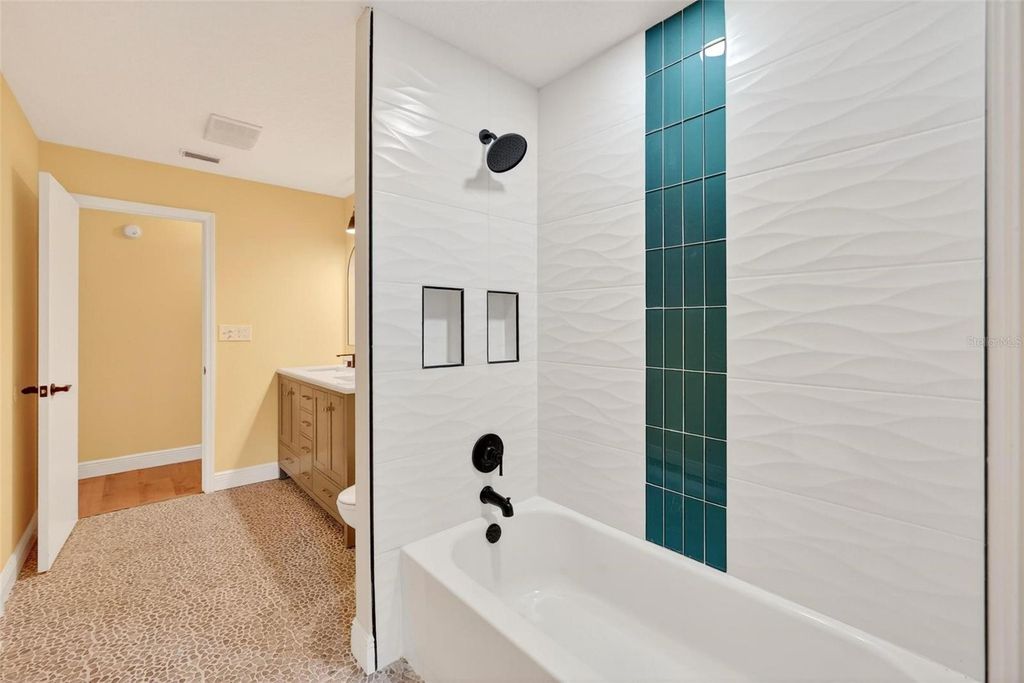 Image 24 of property listing at 2200 RETREAT ROAD, Geneva, FL 32732