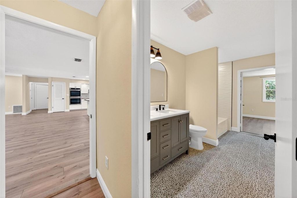 Image 26 of property listing at 2200 RETREAT ROAD, Geneva, FL 32732