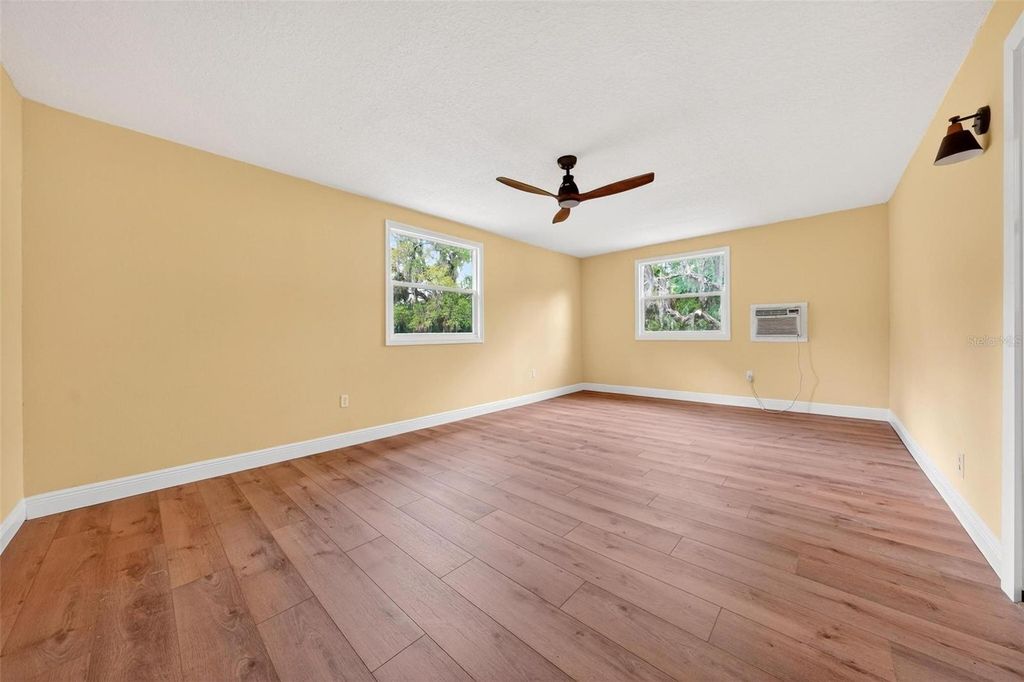 Image 27 of property listing at 2200 RETREAT ROAD, Geneva, FL 32732