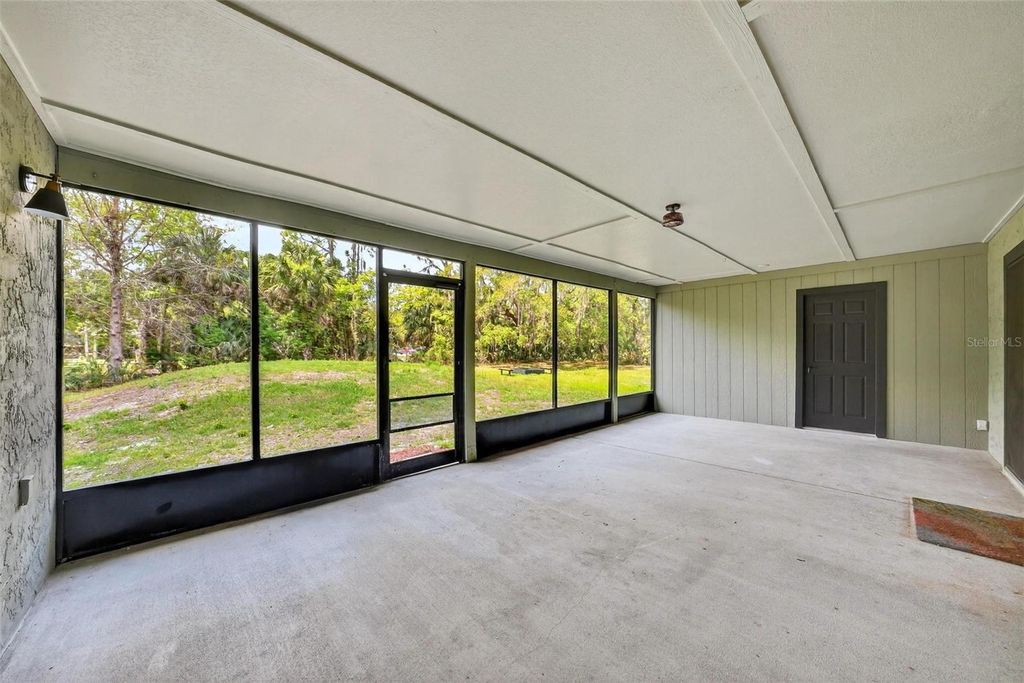 Image 30 of property listing at 2200 RETREAT ROAD, Geneva, FL 32732