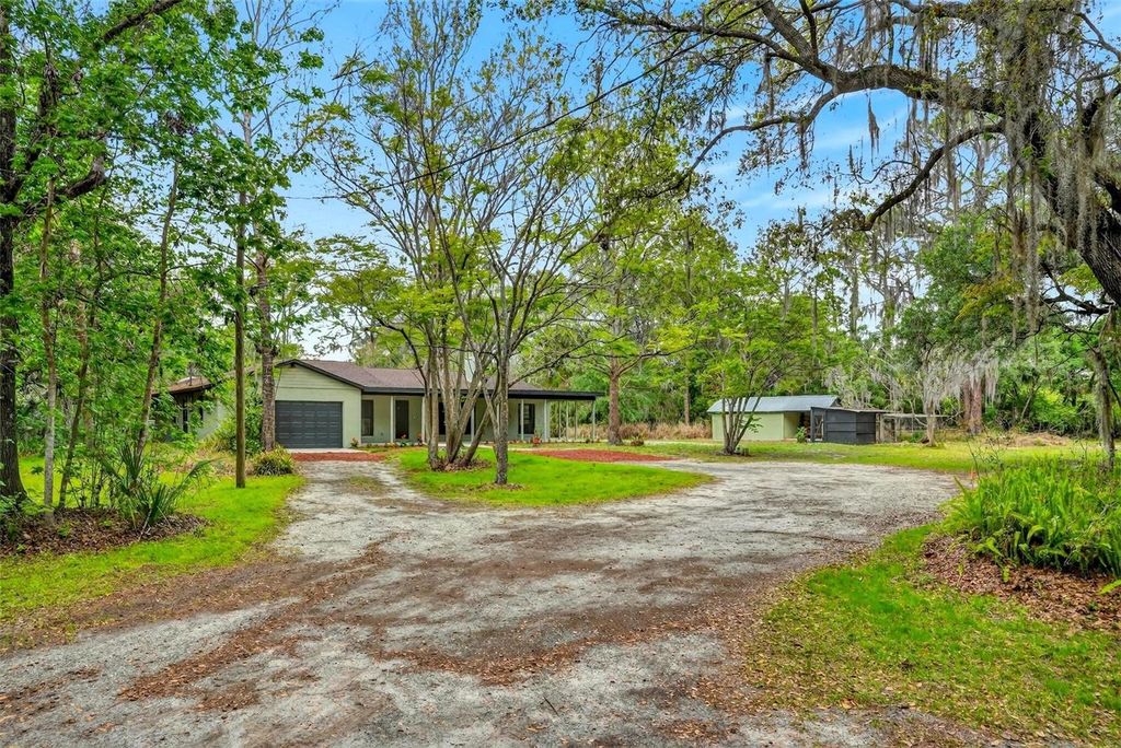 Image 5 of property listing at 2200 RETREAT ROAD, Geneva, FL 32732