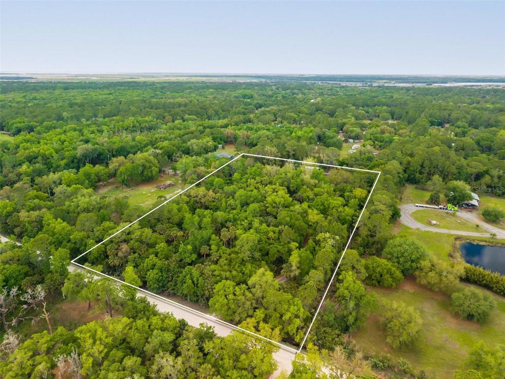 Image 56 of property listing at 2200 RETREAT ROAD, Geneva, FL 32732