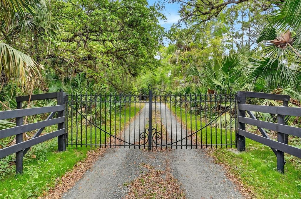 Image 59 of property listing at 2200 RETREAT ROAD, Geneva, FL 32732