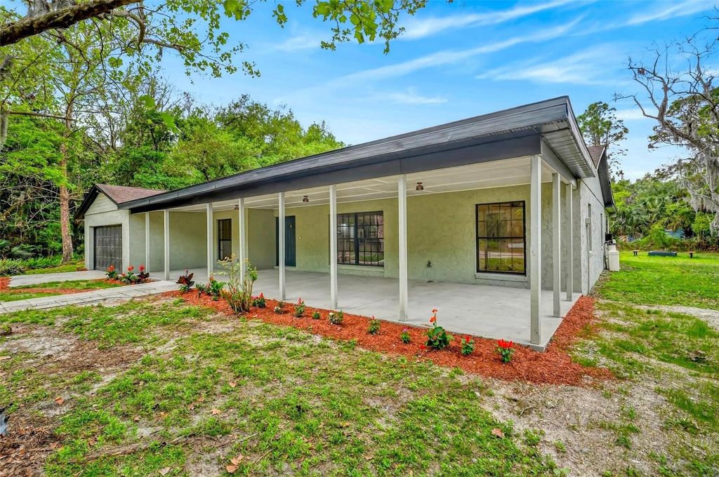 Image 7 of property listing at 2200 RETREAT ROAD, Geneva, FL 32732