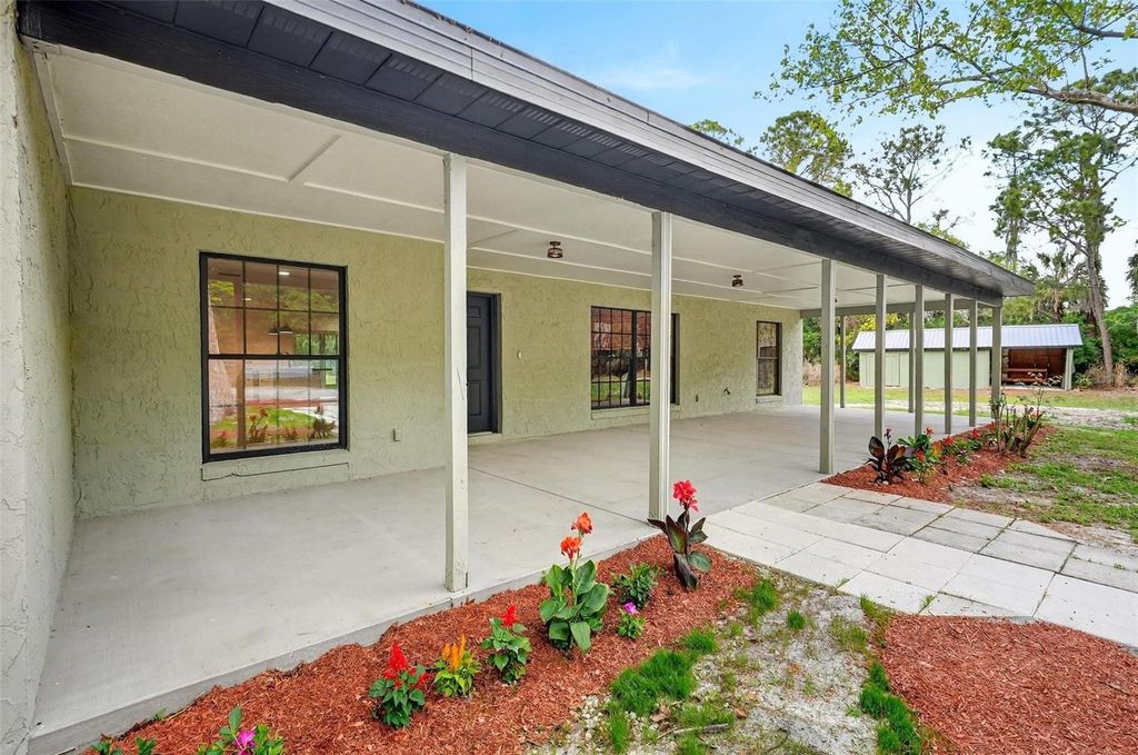 Image 8 of property listing at 2200 RETREAT ROAD, Geneva, FL 32732