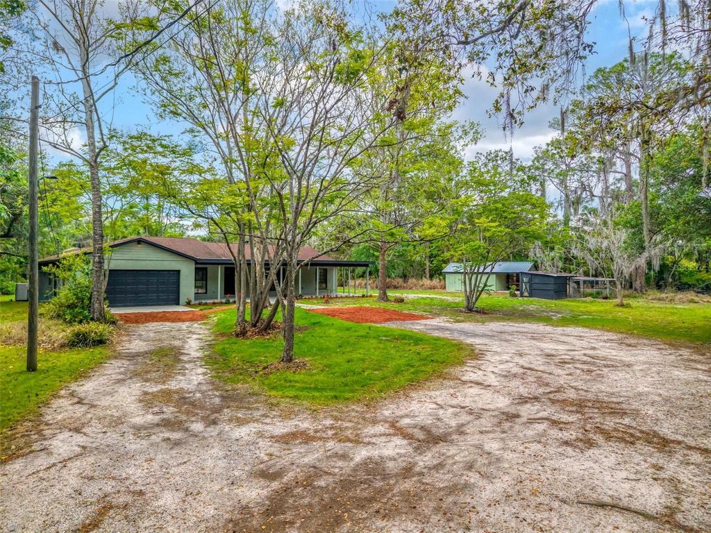 Image 9 of property listing at 2200 RETREAT ROAD, Geneva, FL 32732