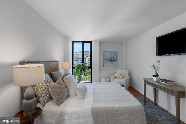 240 M ST SW #E715, Washington, DC 20024