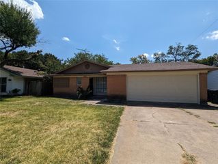 818 Calvin Drive, Garland, TX 75041