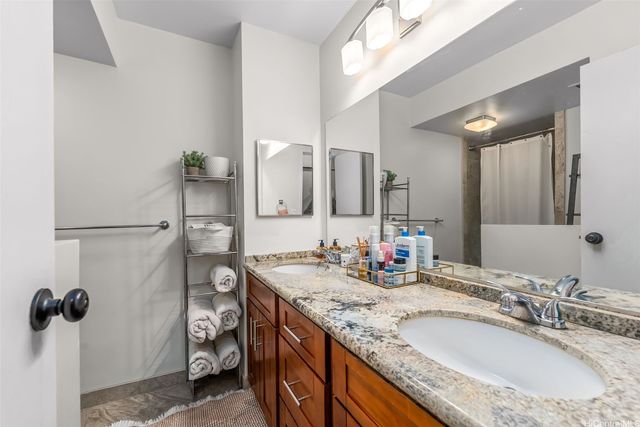 531 Hahaione Street 6C, Honolulu, HI 96825
