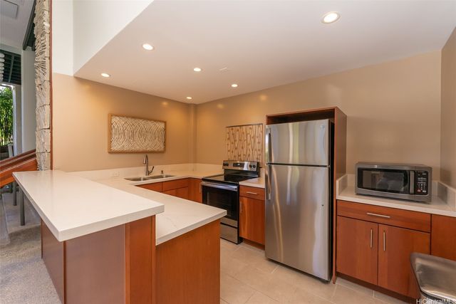 531 Hahaione Street 6C, Honolulu, HI 96825