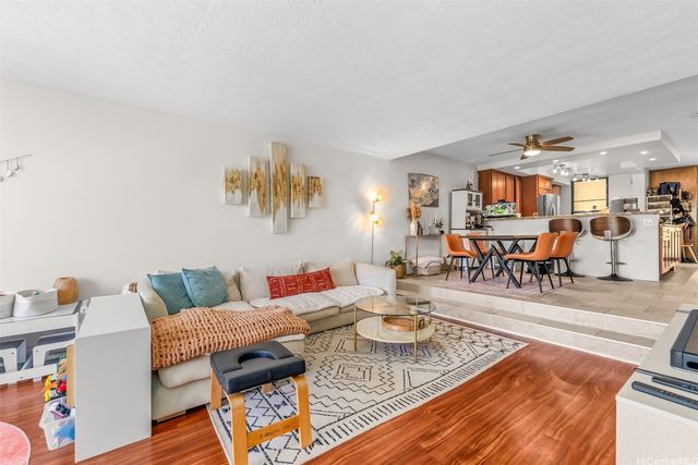 531 Hahaione Street 6C, Honolulu, HI 96825