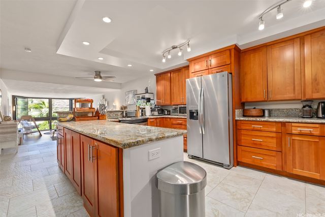 531 Hahaione Street 6C, Honolulu, HI 96825