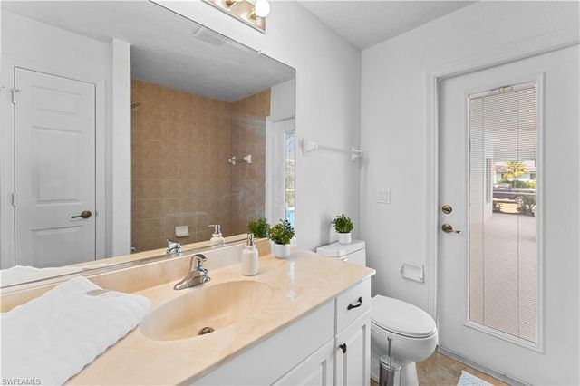 1317 NE 5th PL, Cape Coral, FL 33909