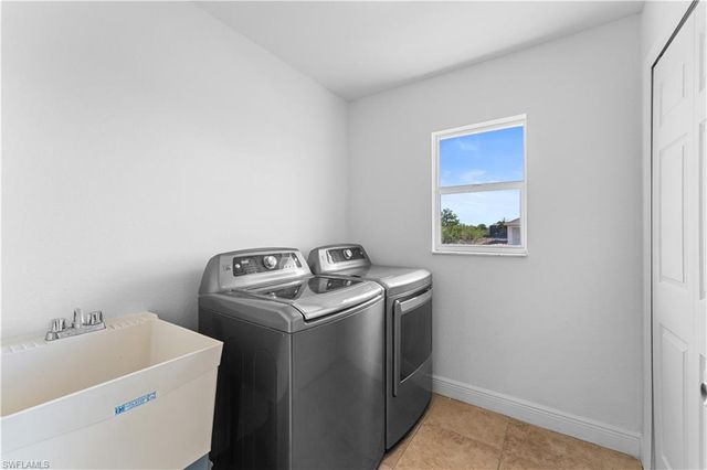 1317 NE 5th PL, Cape Coral, FL 33909