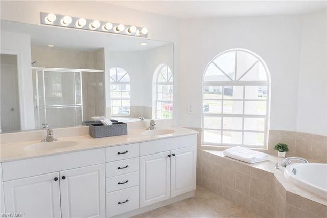 1317 NE 5th PL, Cape Coral, FL 33909