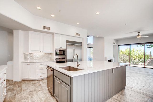 11015 E DESERT VISTA Drive, Scottsdale, AZ 85255