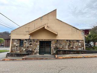 132 Mcclure Avenue, Clintwood, VA 24228