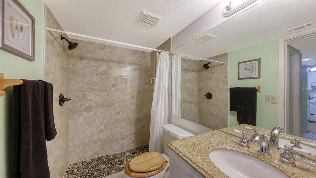 Image 12 of property listing at 1196 BIRD BAY WAY 310, Venice, FL 34285