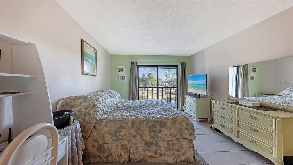 Image 13 of property listing at 1196 BIRD BAY WAY 310, Venice, FL 34285
