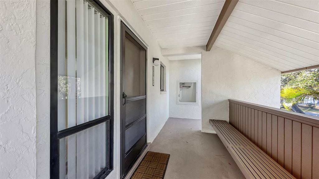 Image 3 of property listing at 1196 BIRD BAY WAY 310, Venice, FL 34285