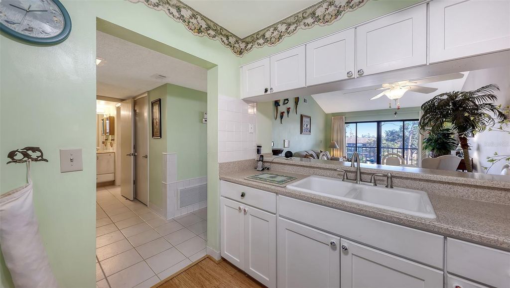 Image 6 of property listing at 1196 BIRD BAY WAY 310, Venice, FL 34285