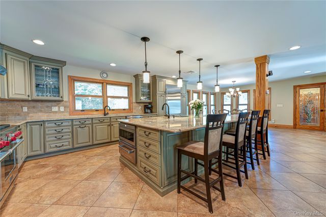 130 N Country Road, Shoreham, NY 11786