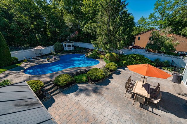 130 N Country Road, Shoreham, NY 11786
