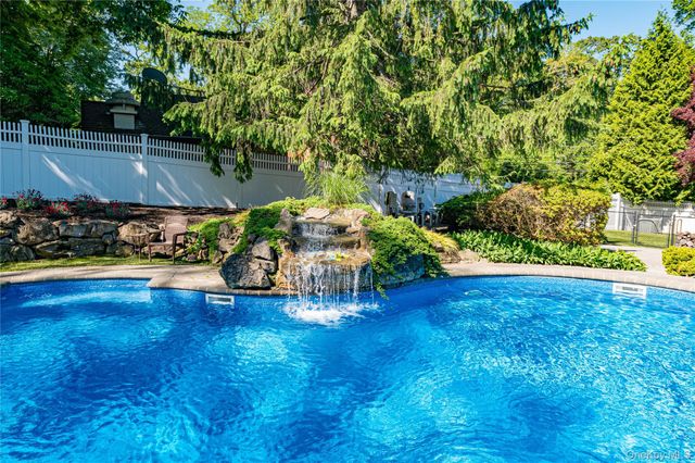 130 N Country Road, Shoreham, NY 11786