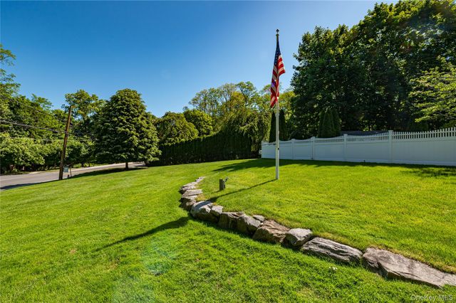 130 N Country Road, Shoreham, NY 11786