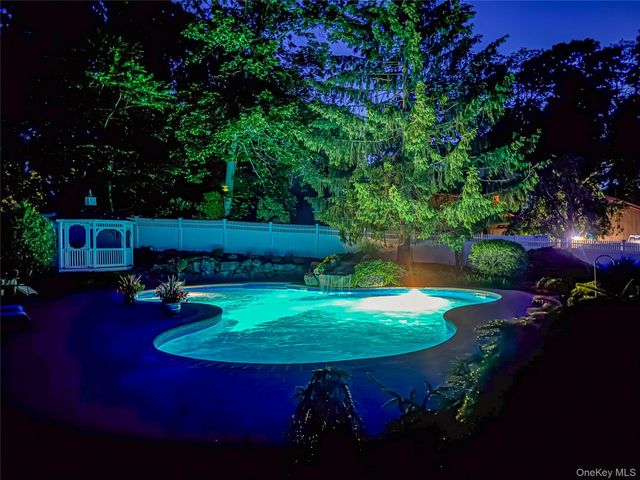130 N Country Road, Shoreham, NY 11786