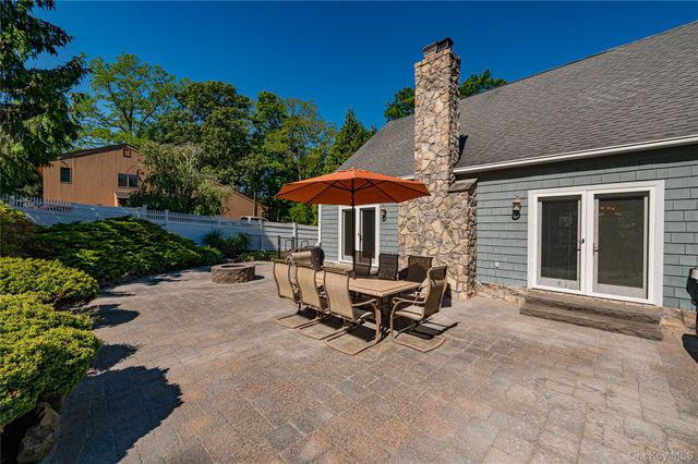 130 N Country Road, Shoreham, NY 11786