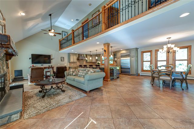 130 N Country Road, Shoreham, NY 11786